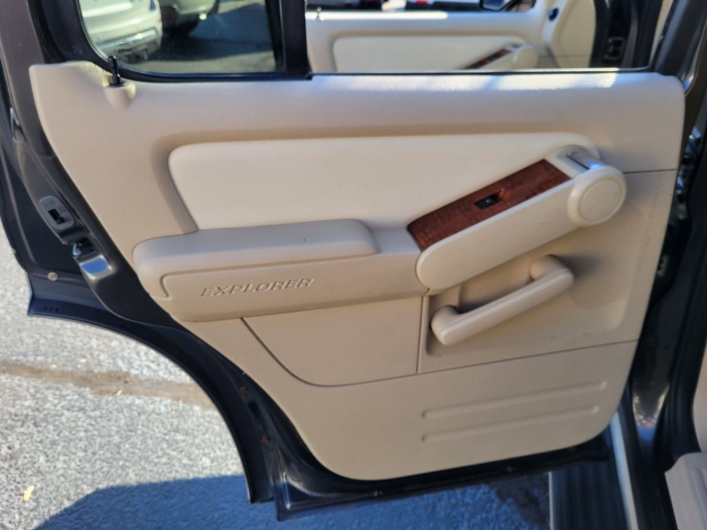 2006 Ford Explorer Image 20