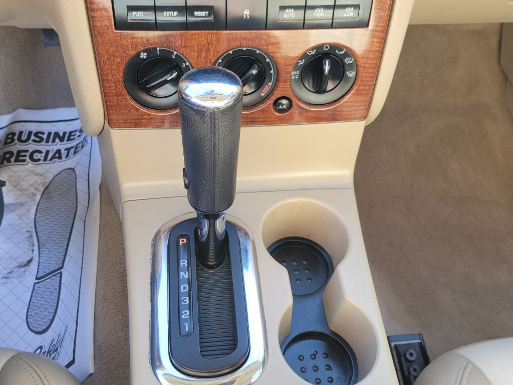 2006 Ford Explorer Image 28