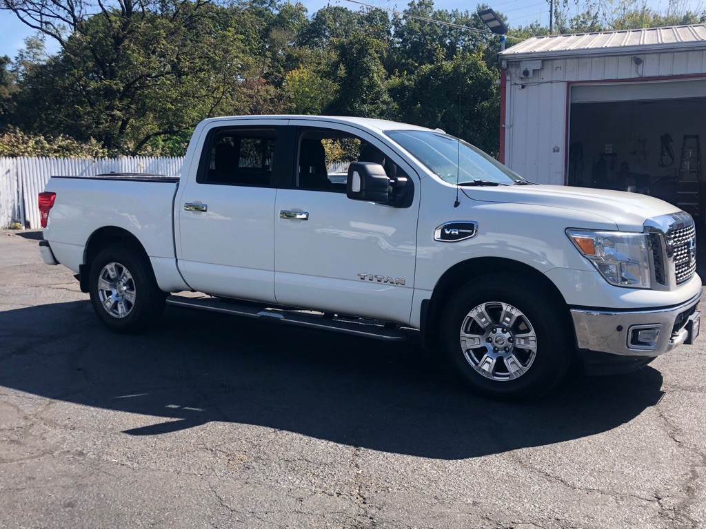 2017 Nissan Titan Image 2