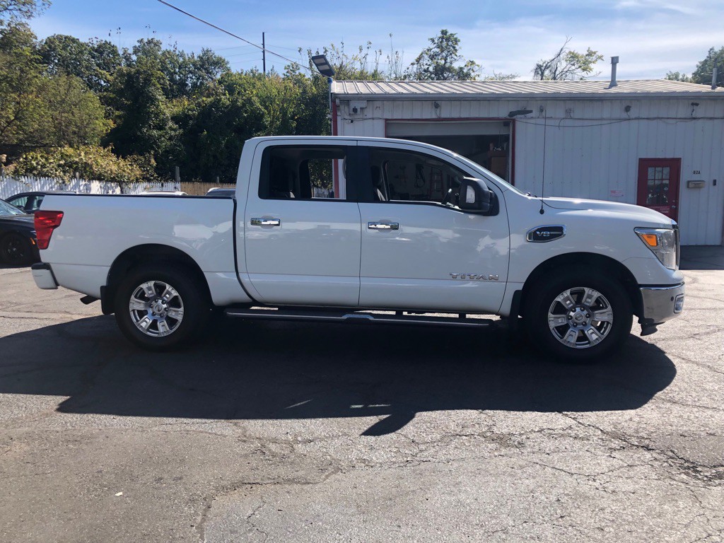 2017 Nissan Titan Image 3