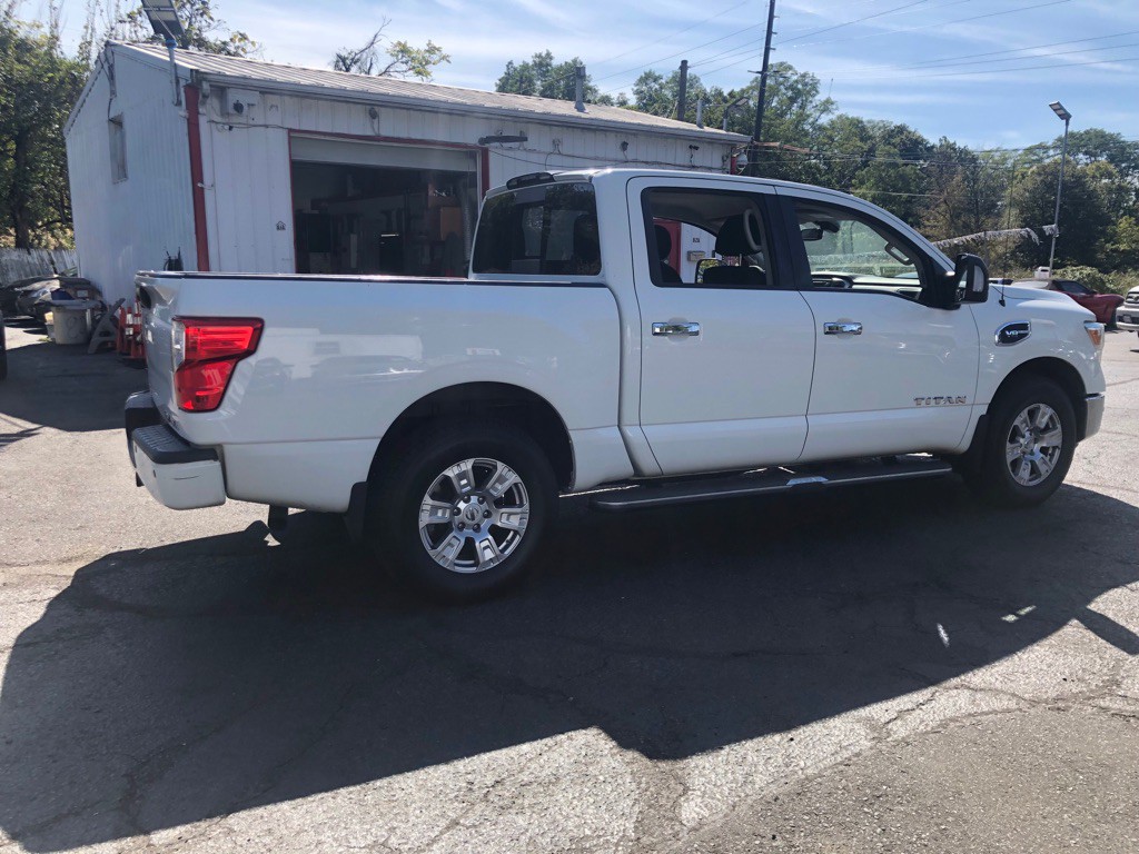 2017 Nissan Titan Image 4
