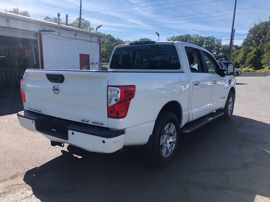 2017 Nissan Titan Image 5