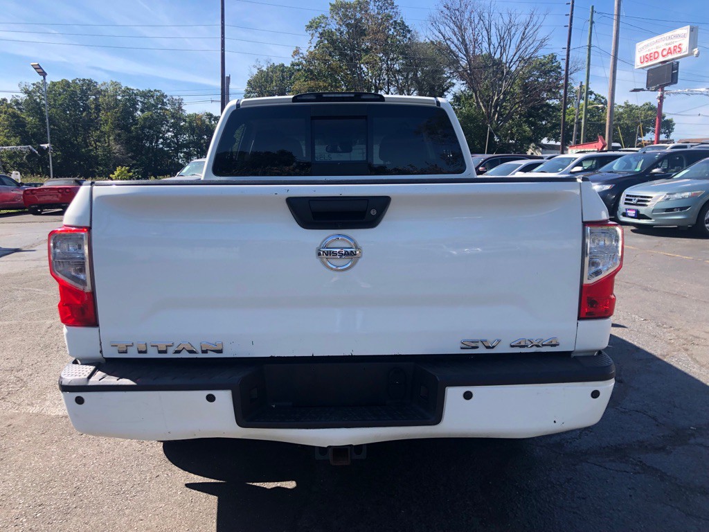 2017 Nissan Titan Image 6
