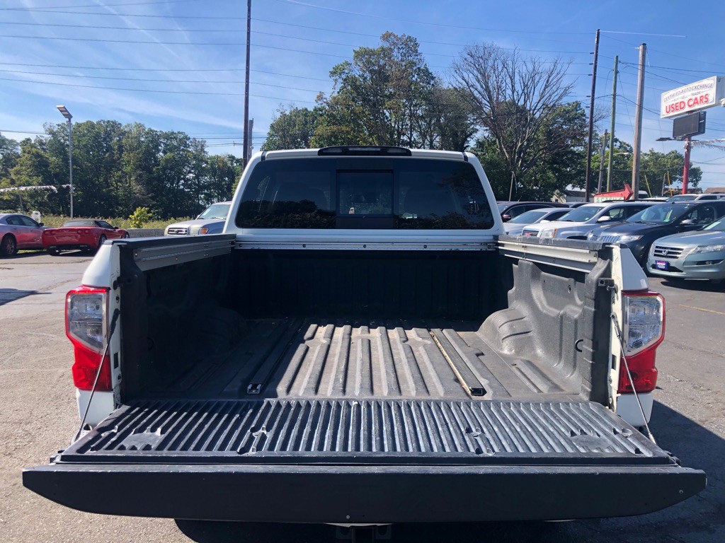 2017 Nissan Titan Image 7
