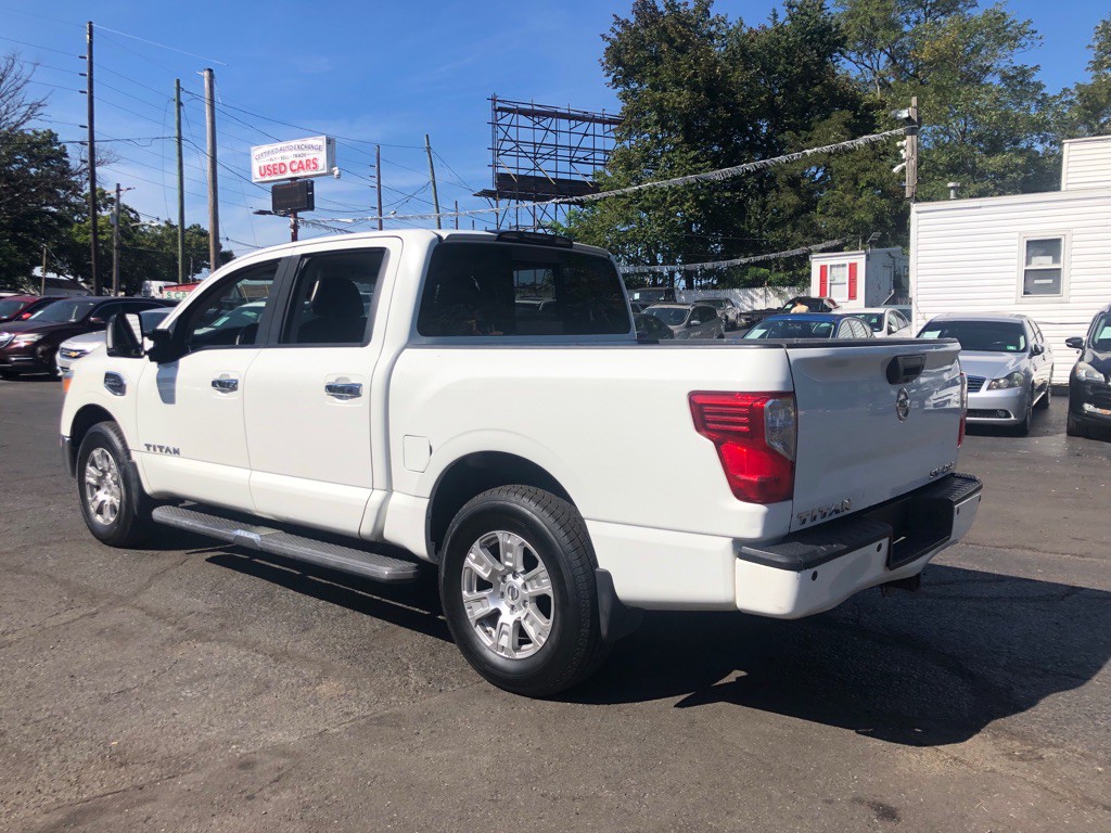 2017 Nissan Titan Image 8
