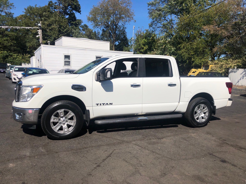 2017 Nissan Titan Image 11
