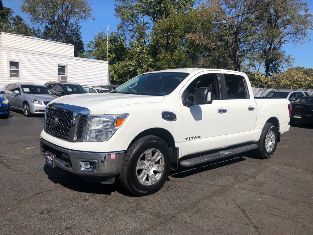 2017 Nissan Titan Image 12
