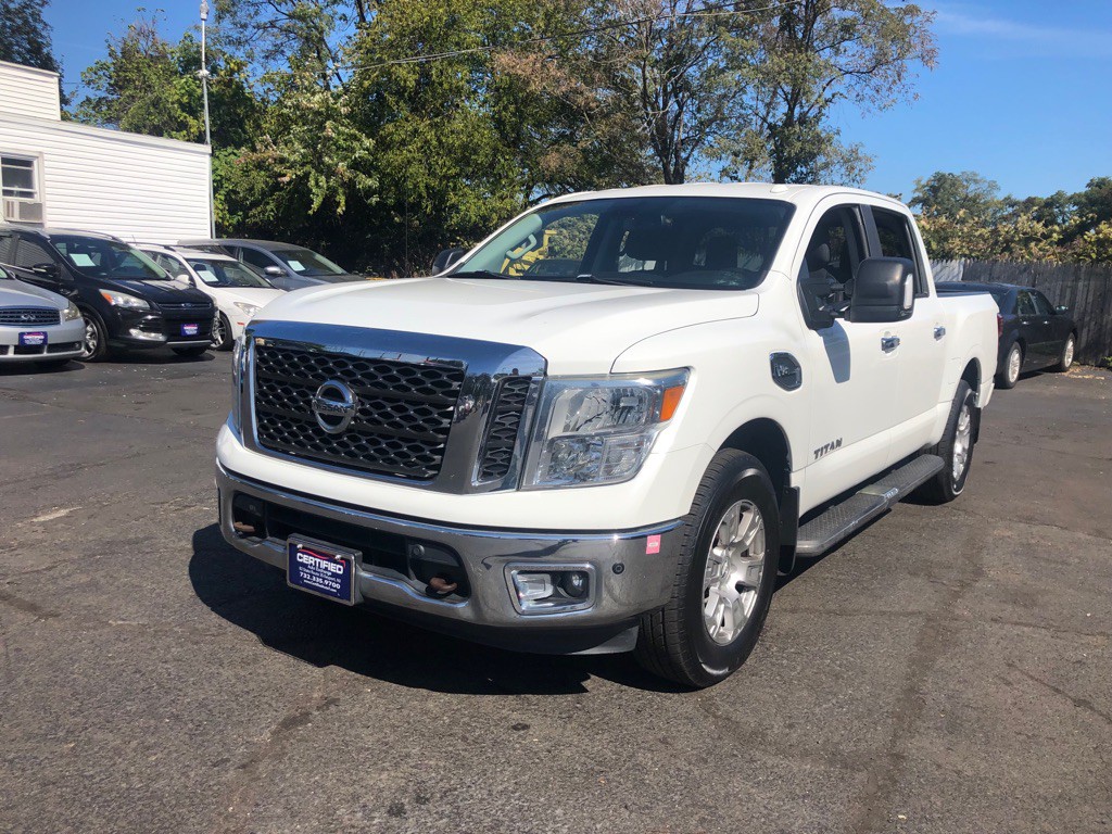 2017 Nissan Titan Image 13