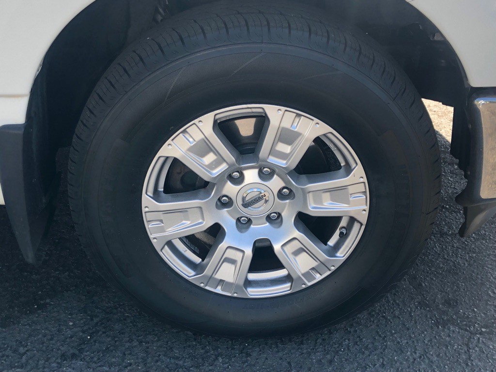 2017 Nissan Titan Image 18