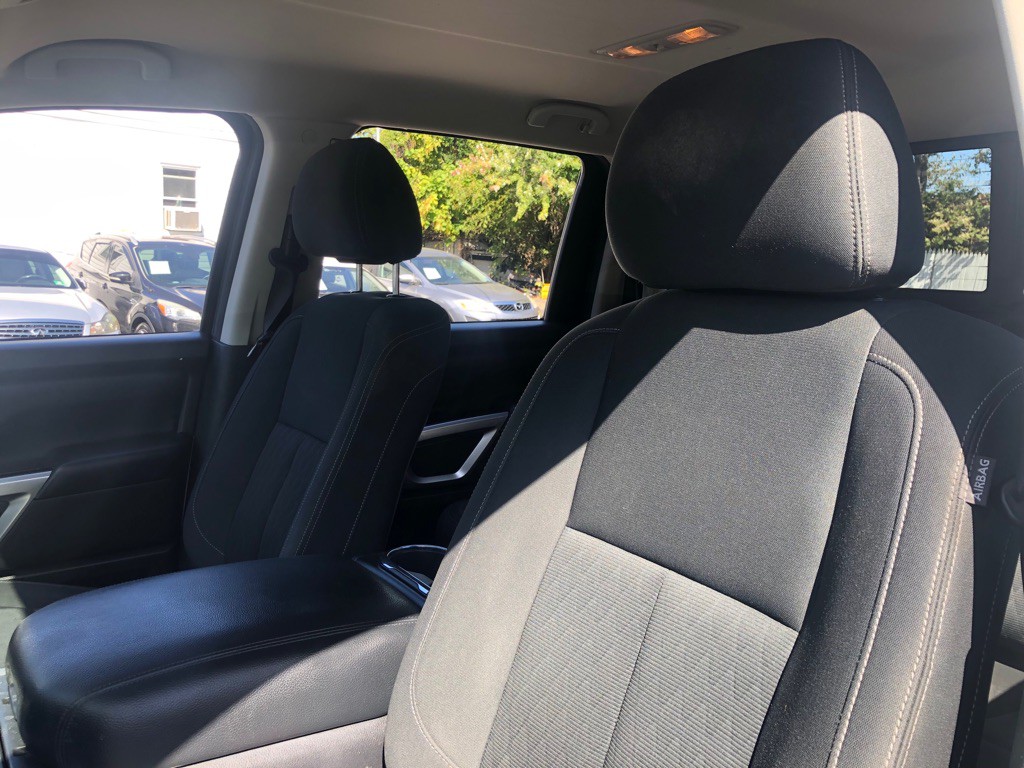 2017 Nissan Titan Image 21