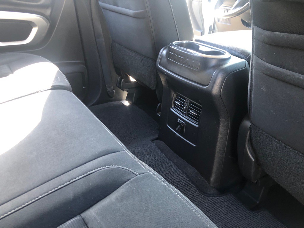 2017 Nissan Titan Image 32