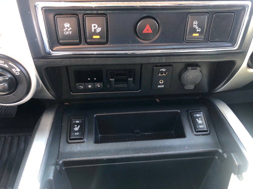 2017 Nissan Titan Image 36