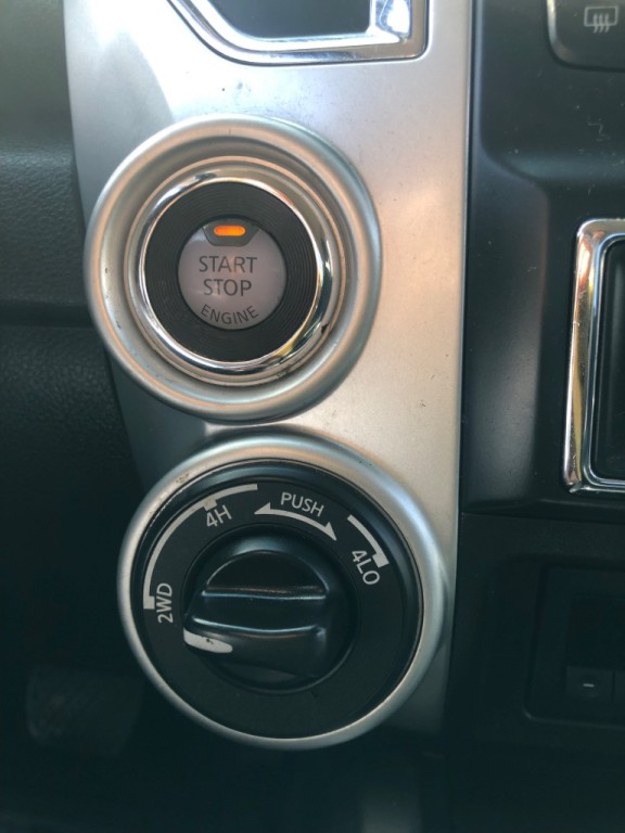 2017 Nissan Titan Image 38