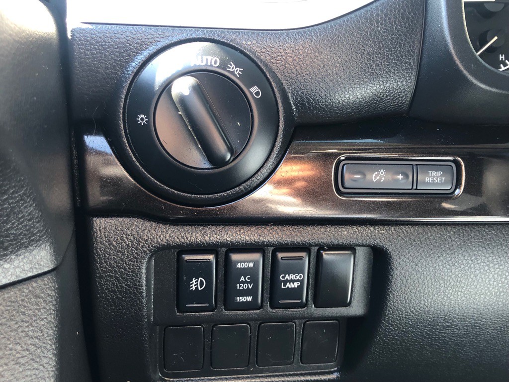 2017 Nissan Titan Image 39