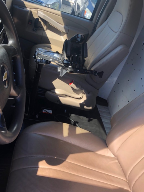 2016 Chevrolet Express Image 12