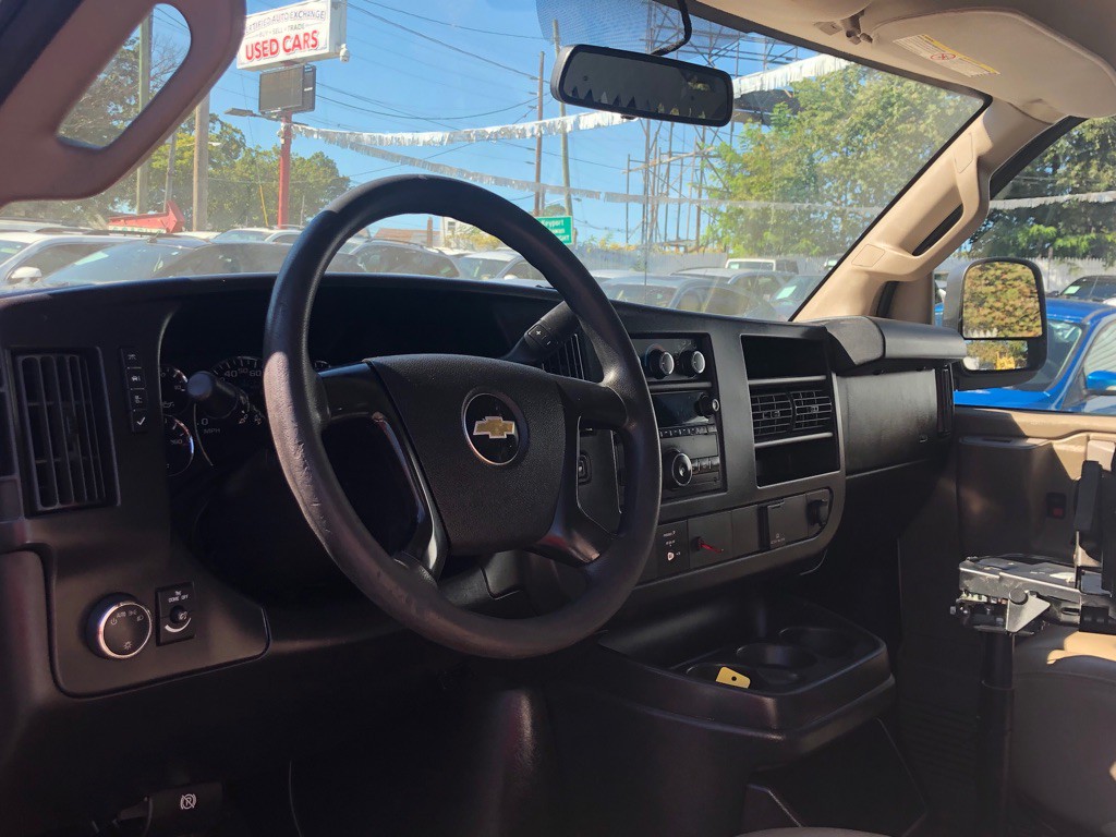 2016 Chevrolet Express Image 13