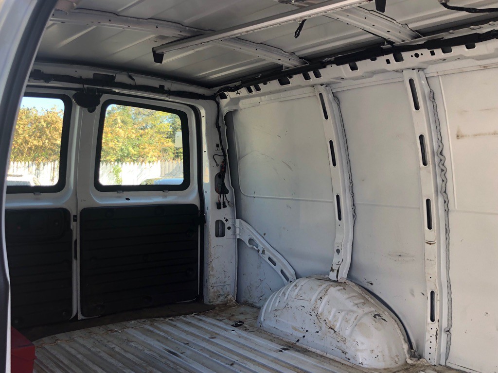 2016 Chevrolet Express Image 16