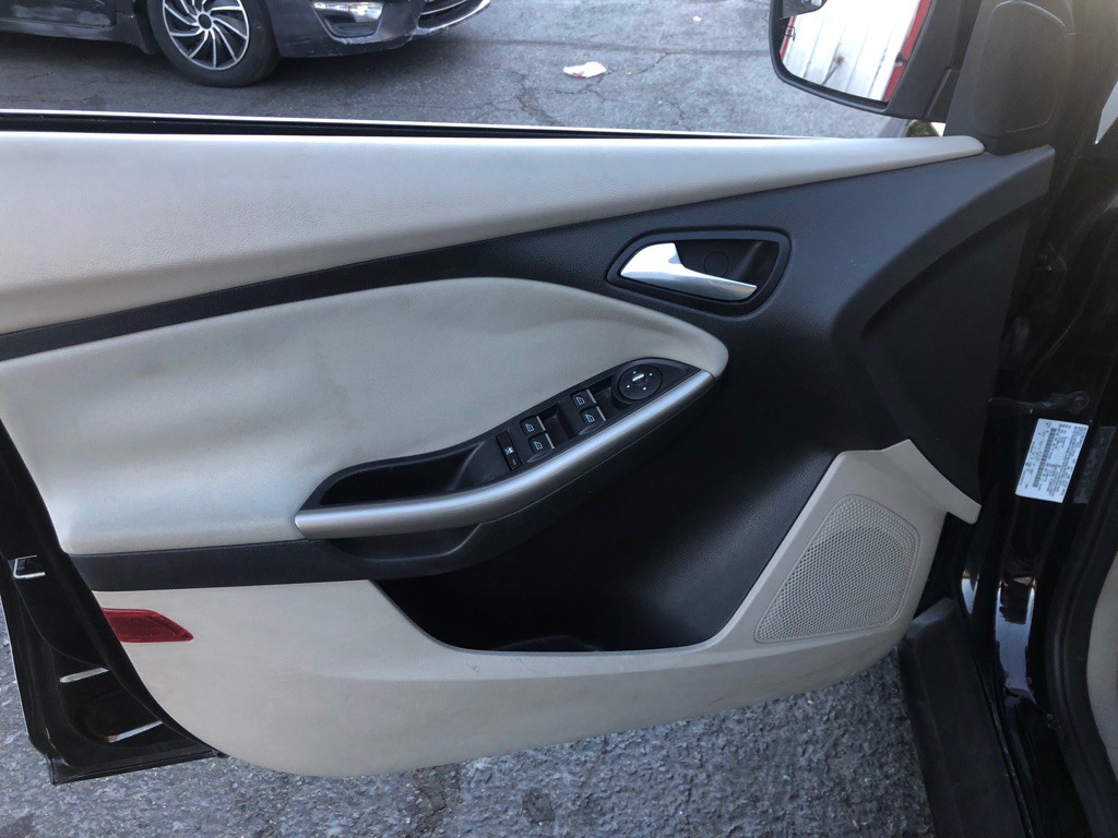 2012 Ford Focus Image 17