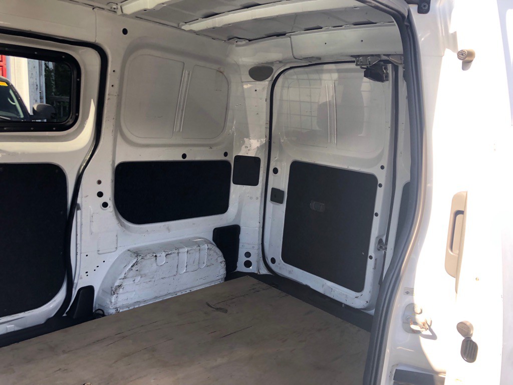 2013 Nissan NV200 Image 18