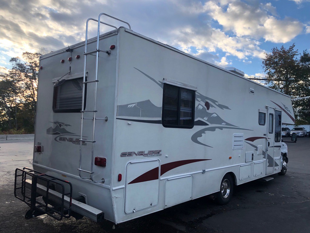 2005 Ford Econoline Image 5