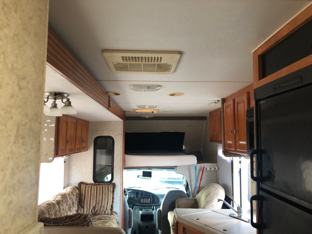 2005 Ford Econoline Image 14