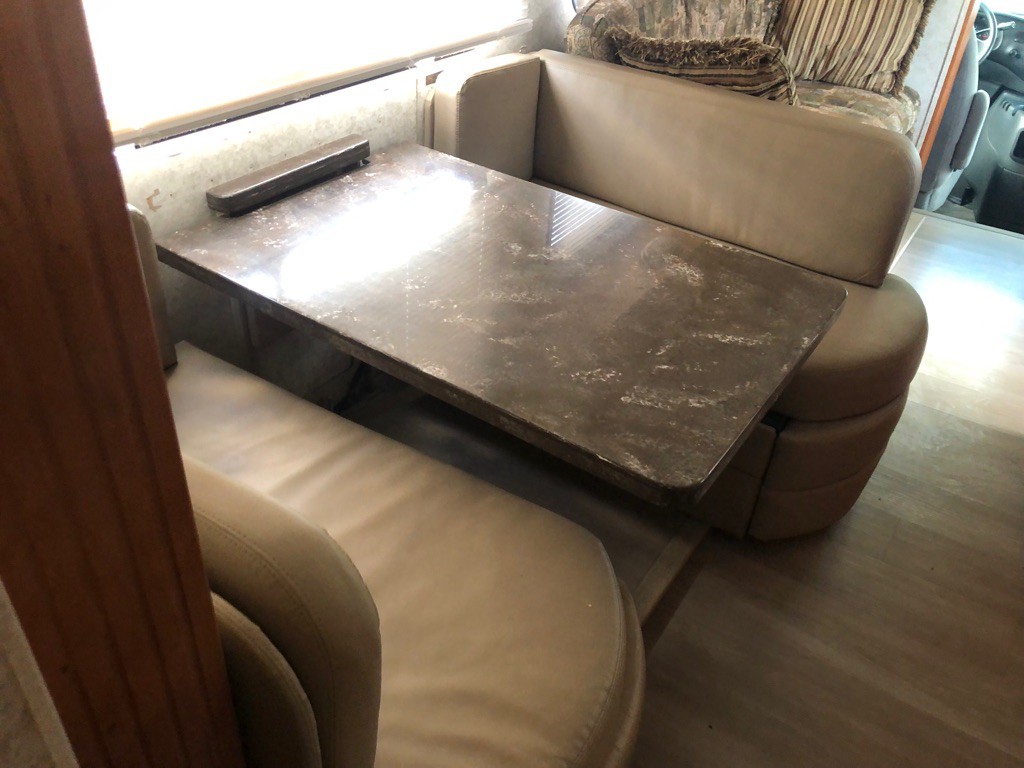 2005 Ford Econoline Image 17