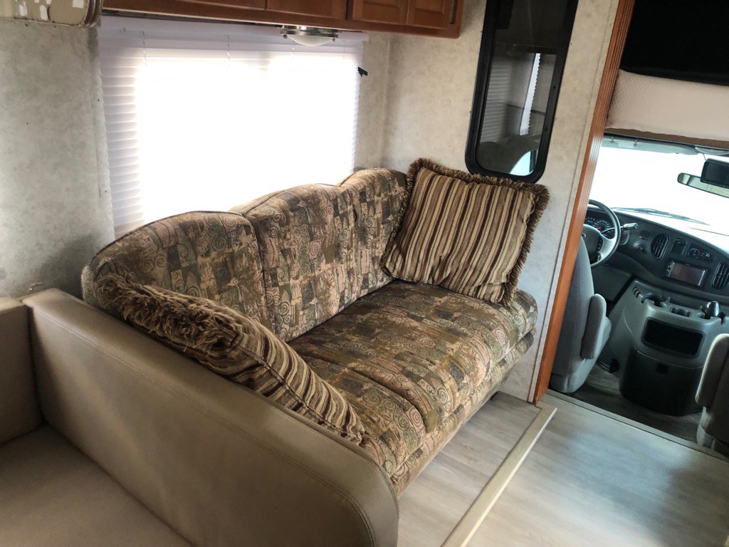 2005 Ford Econoline Image 18