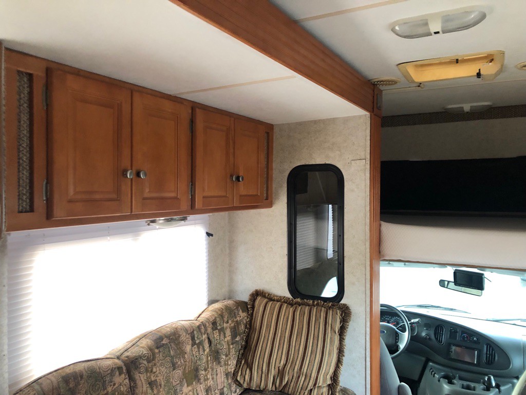 2005 Ford Econoline Image 19