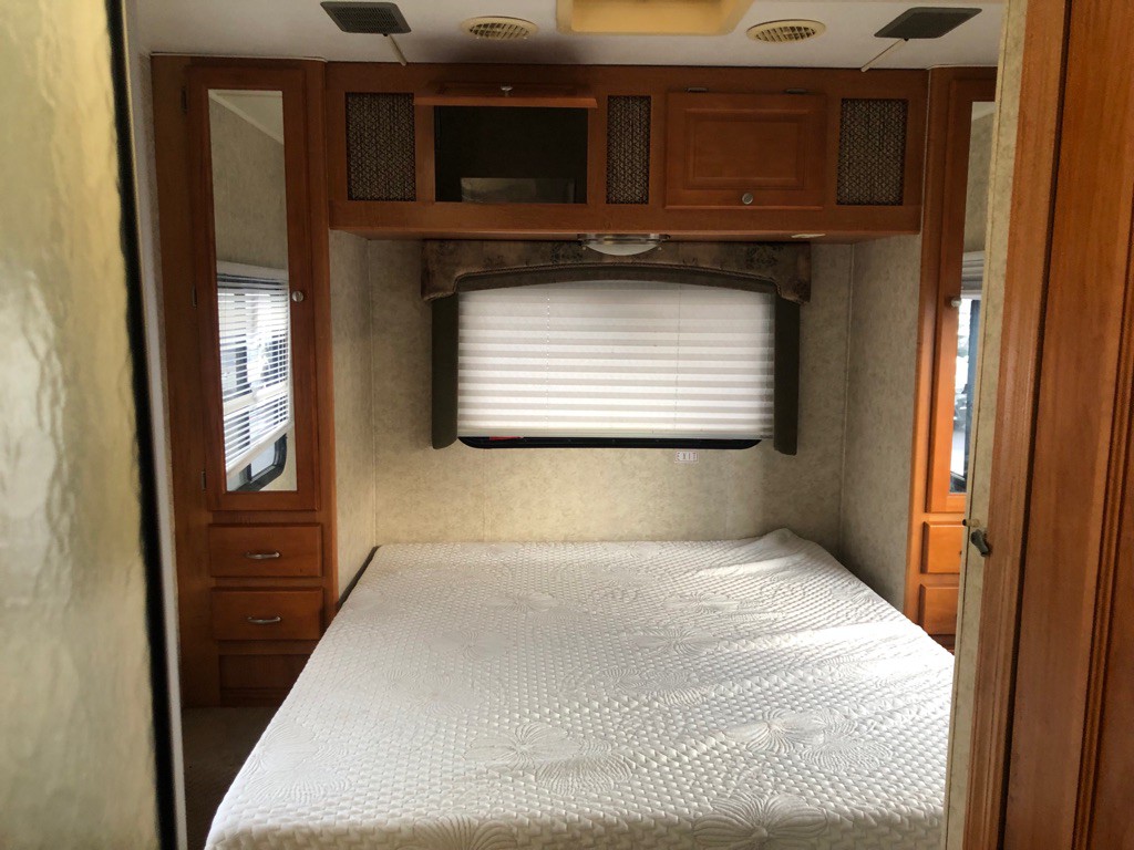 2005 Ford Econoline Image 20