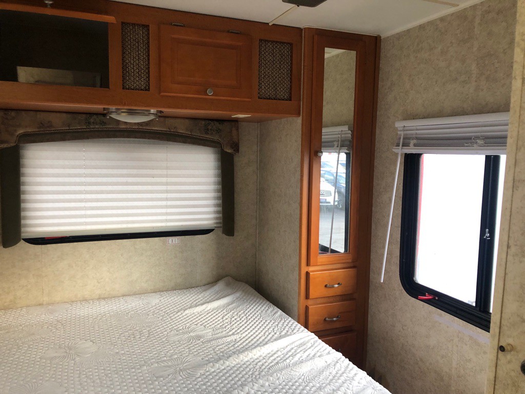 2005 Ford Econoline Image 21