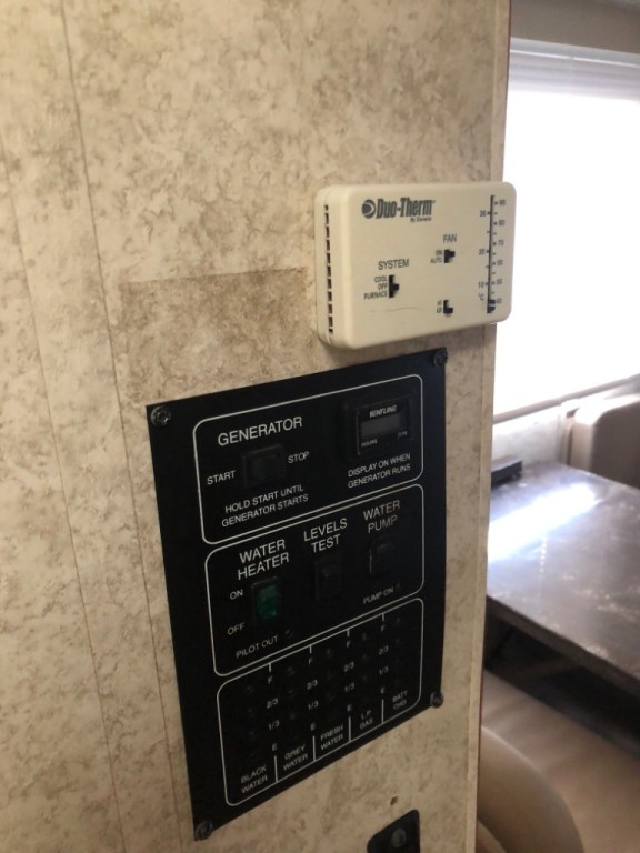 2005 Ford Econoline Image 26