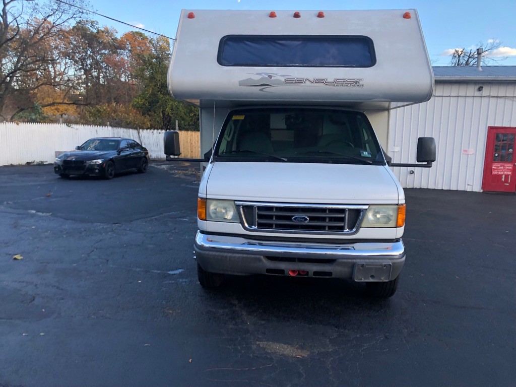 2005 Ford Econoline Image 9