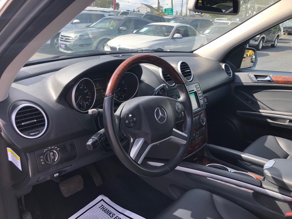 2010 Mercedes-Benz M-Class Image 16