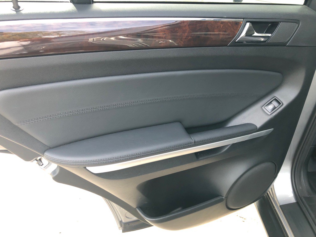 2010 Mercedes-Benz M-Class Image 24