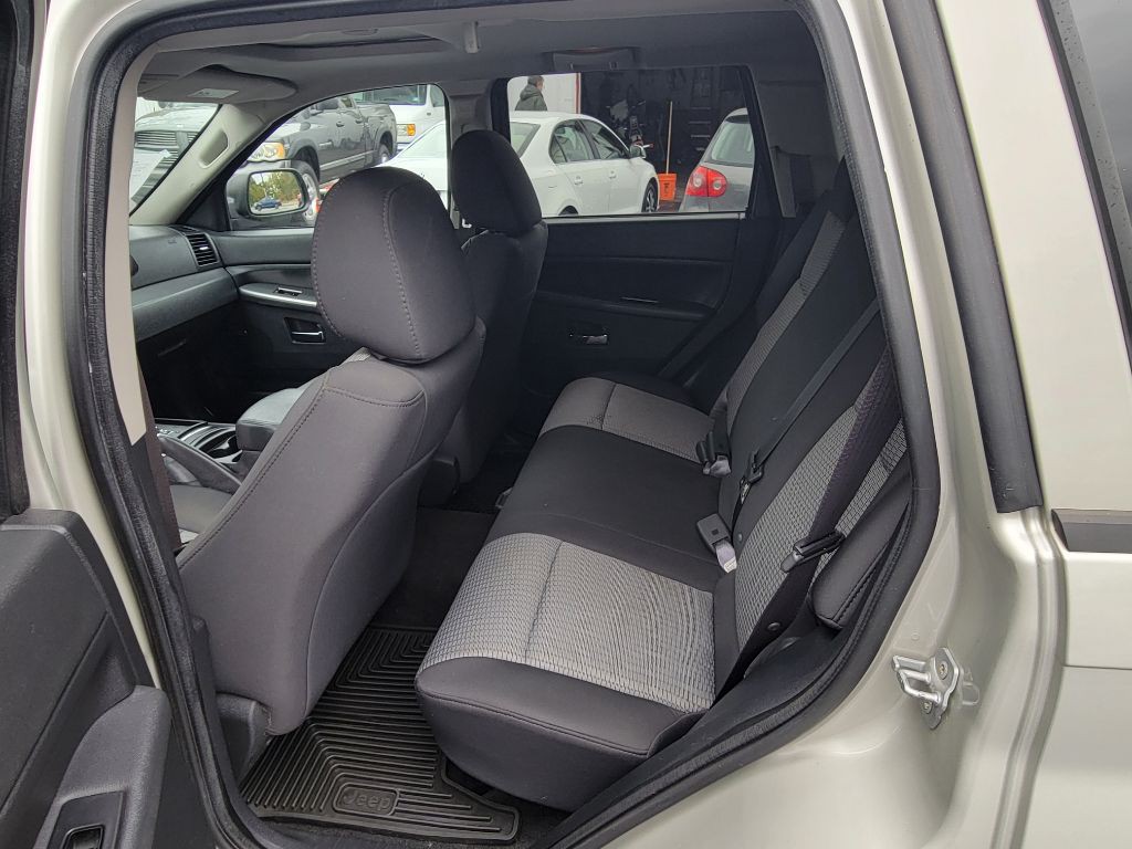 2009 Jeep Grand Cherokee Image 16