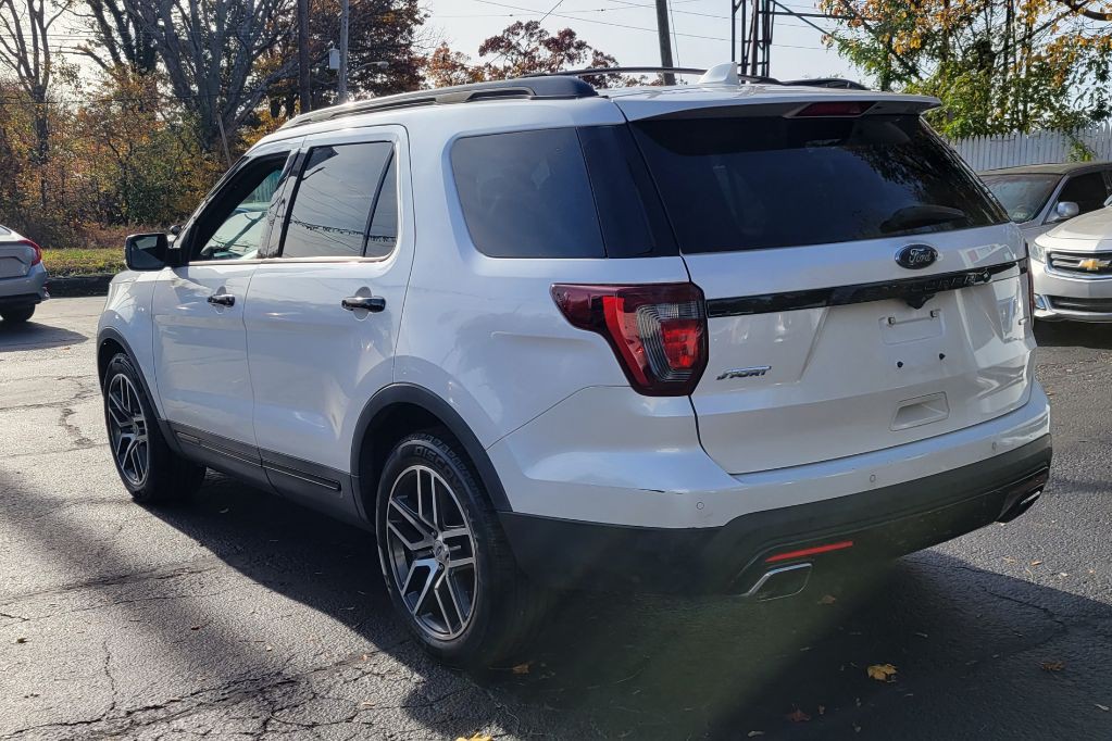 2016 Ford Explorer Image 4