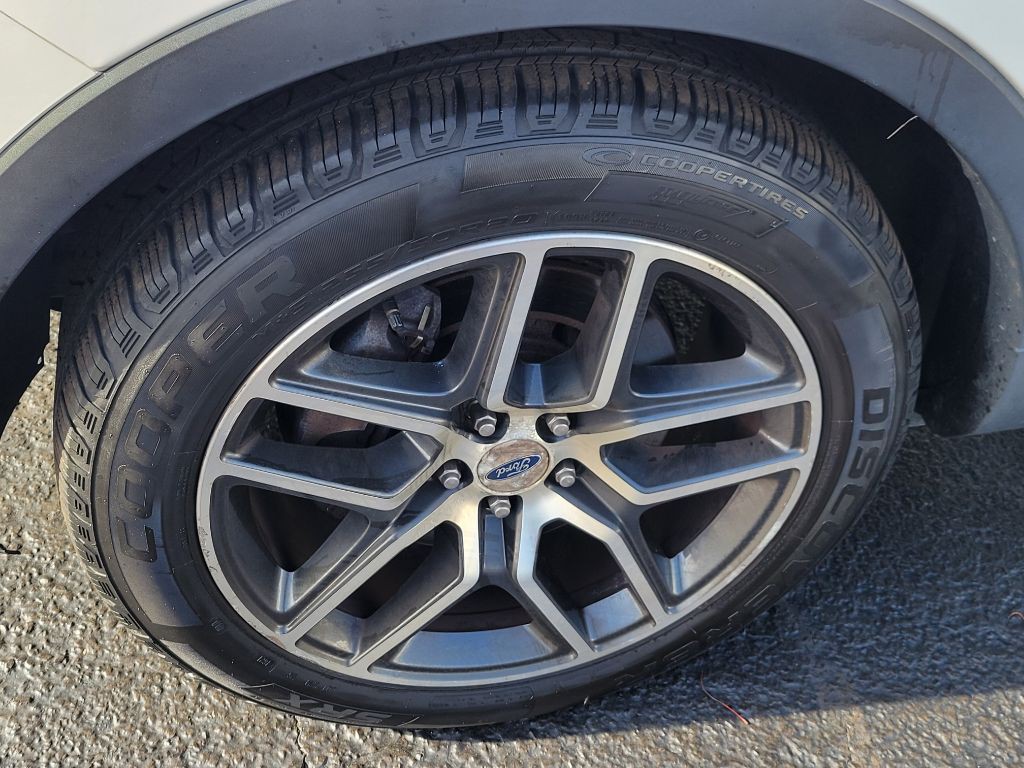 2016 Ford Explorer Image 9