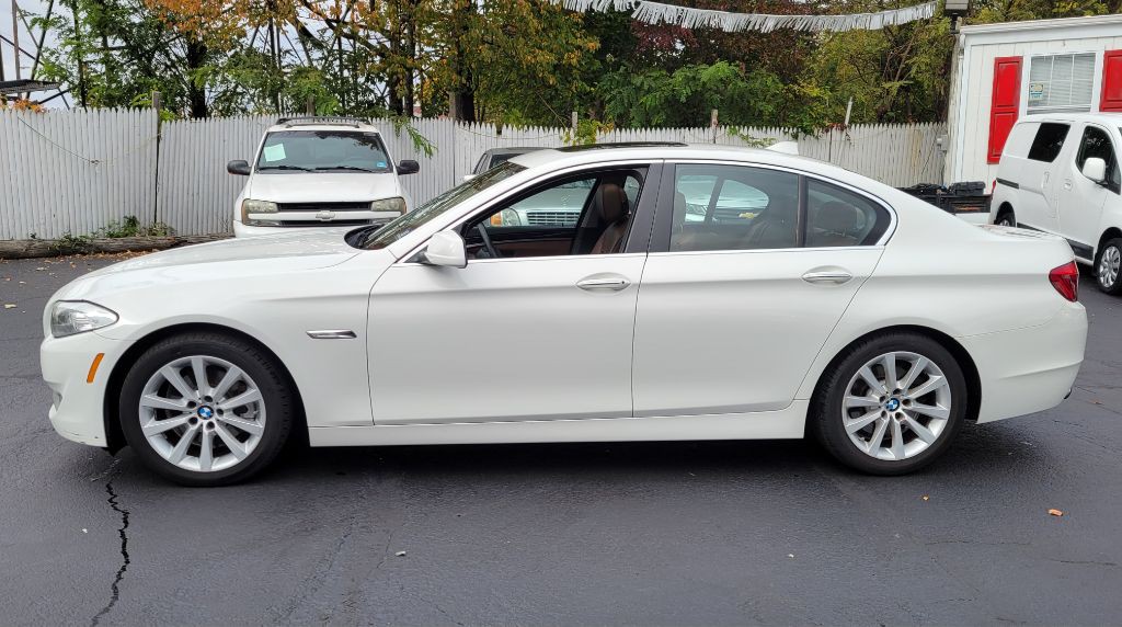 2013 BMW 5 Series Image 2