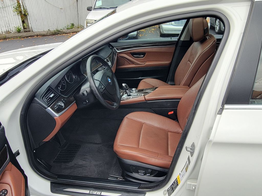 2013 BMW 5 Series Image 9
