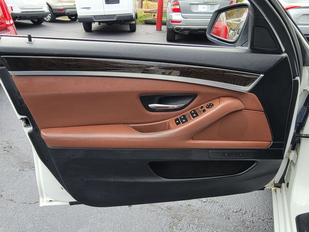 2013 BMW 5 Series Image 10