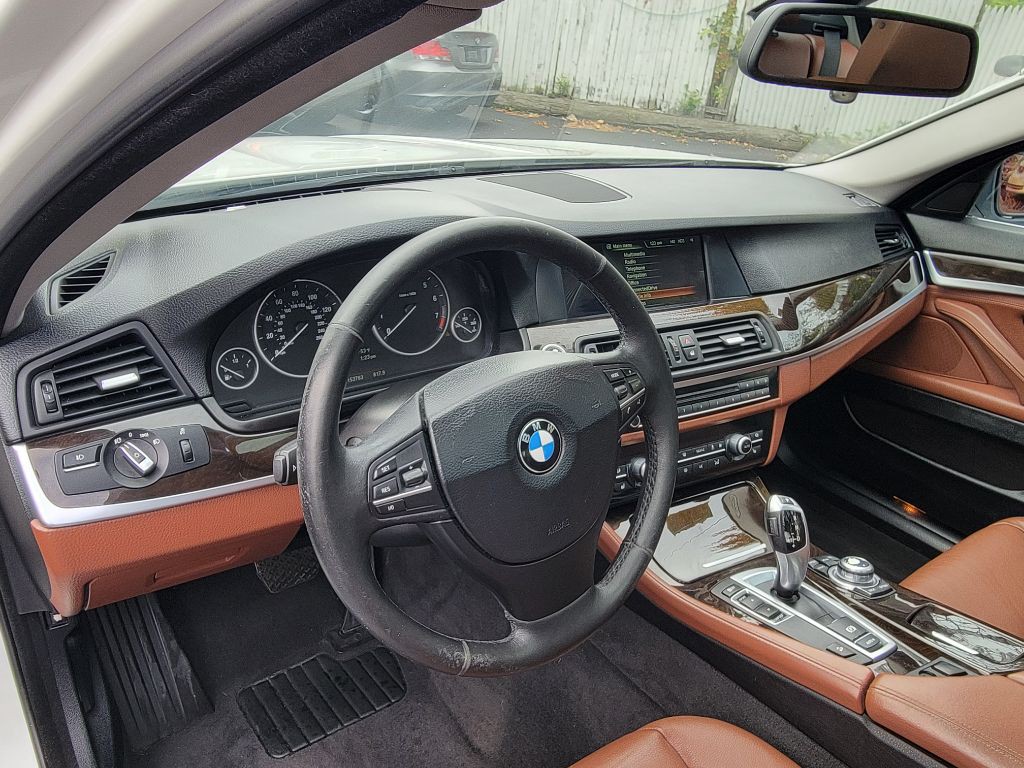 2013 BMW 5 Series Image 11