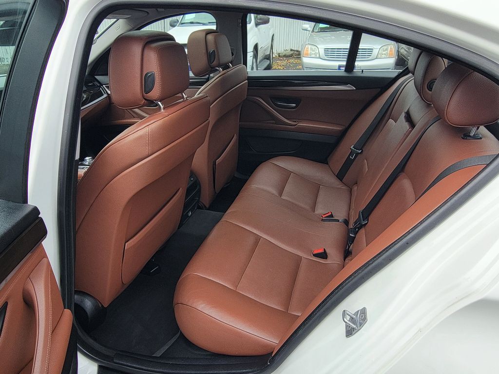 2013 BMW 5 Series Image 12