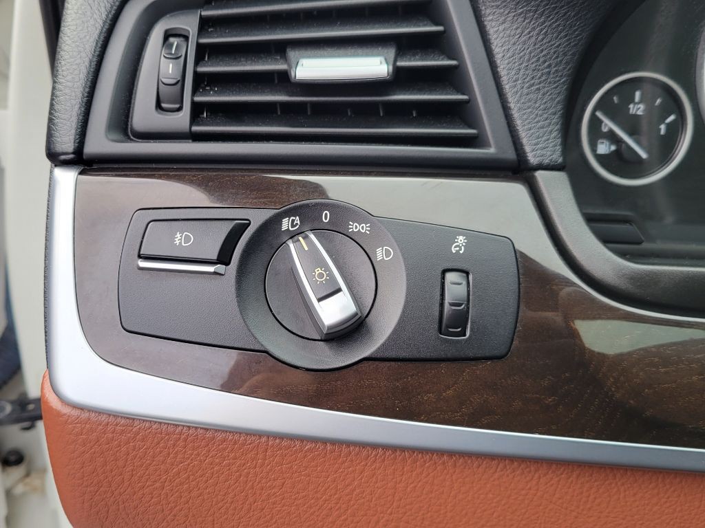 2013 BMW 5 Series Image 16