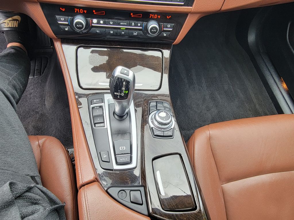 2013 BMW 5 Series Image 21