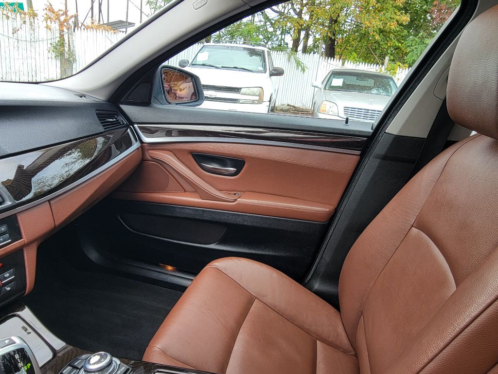 2013 BMW 5 Series Image 23
