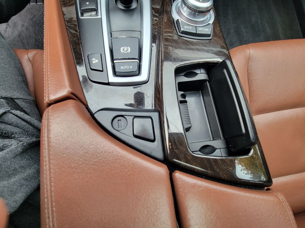 2013 BMW 5 Series Image 25