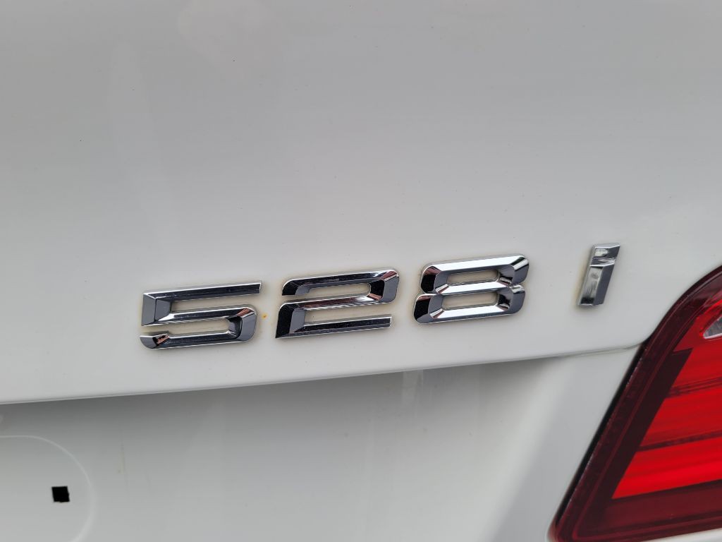 2013 BMW 5 Series Image 30