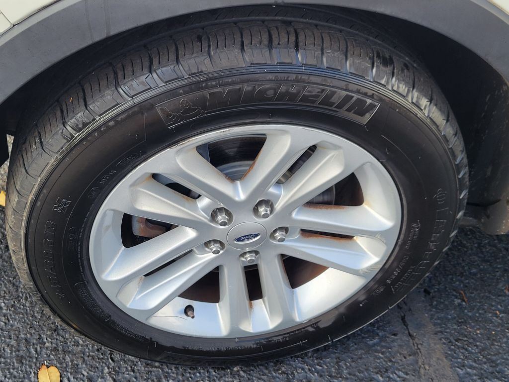 2012 Ford Explorer Image 8