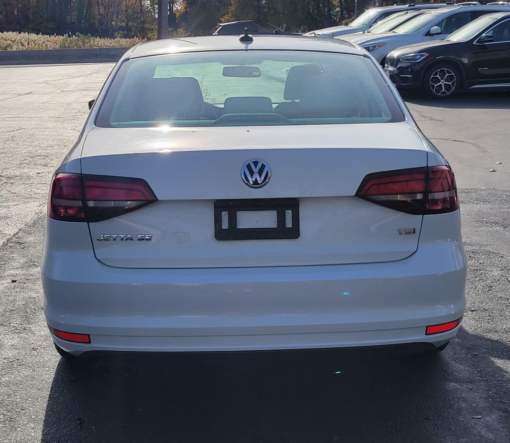 2017 Volkswagen Jetta Image 2