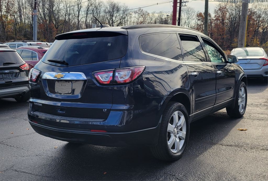 2017 Chevrolet Traverse Image 2